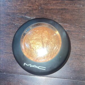 MAC Mineralize Skinfinish Highlighter Gold Deposit
